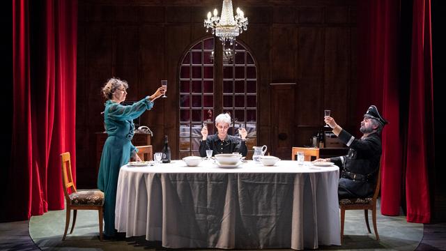 Marion Duval, Camille Mermet et Aurélien Patouillard dans "Avant la retraite".
Dorothée Thébert
Arsenic [Arsenic - Dorothée Thébert]