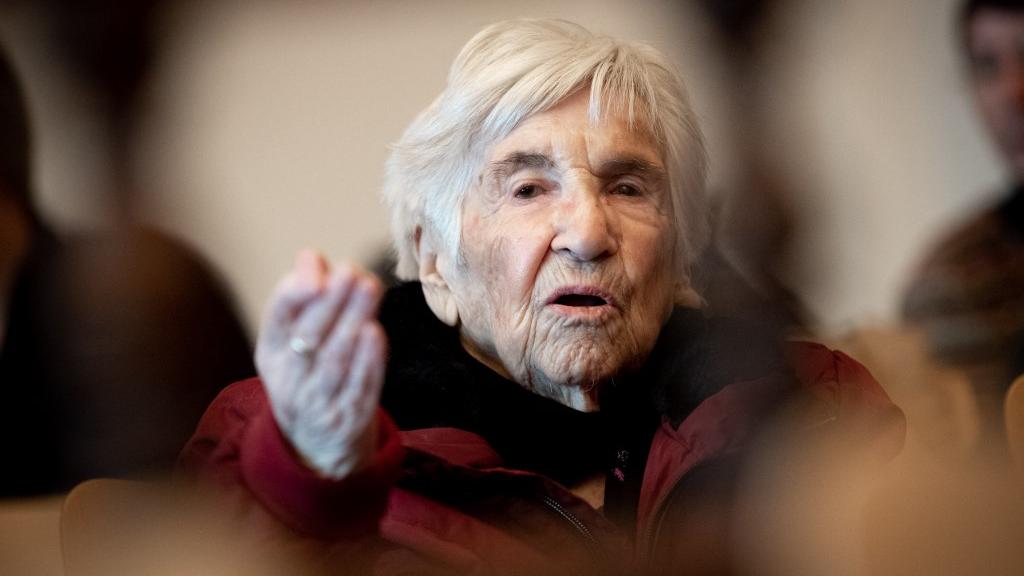 Esther Bejarano, survivante d'Auschwitz, dans un procès contre l'ancien garde SS Bruno Dey, à Hamburg. Allemagne, le 9 décembre 2019. [AFP - Christian Charisius/Pool]