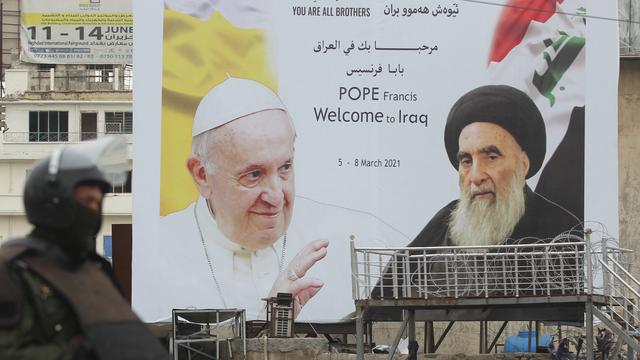 L'une des rencontres religieuses les plus importantes de l'histoire a débuté samedi matin en Irak: le pape François a été reçu par le grand ayatollah Ali Sistani, plus haute autorité religieuse de nombreux musulmans chiites. [AFP - AHMAD AL-RUBAYE]