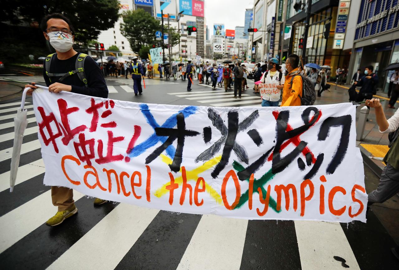 Une manifestation contre la tenue des Jeux Olympiques durant la pandémie de Covid. Tokyo, le 19 juin 2021. [Reuters - Issei Kato]