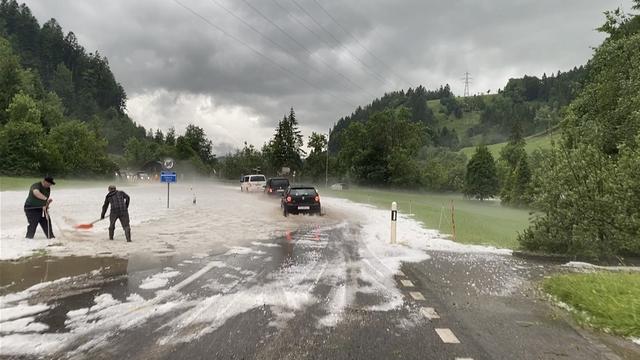 La grêle sur la route du Lac Noir (FR). [RTS - Famille Beney]