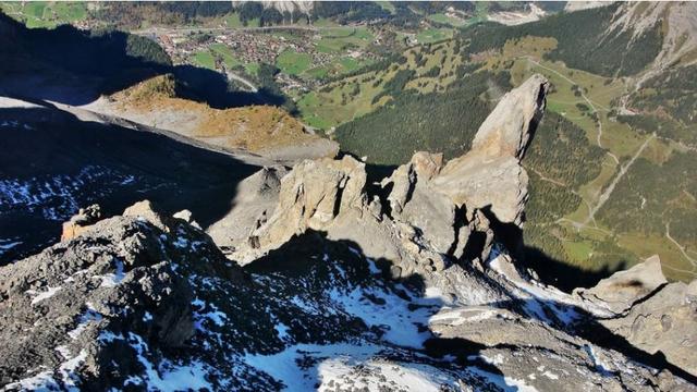 Le Spitze Stei surplombe Kandersteg. [ZVG/Amt für Wald und Naturgefahren des Kantons Bern - Le Spitze Stei surplombe Kandersteg.]