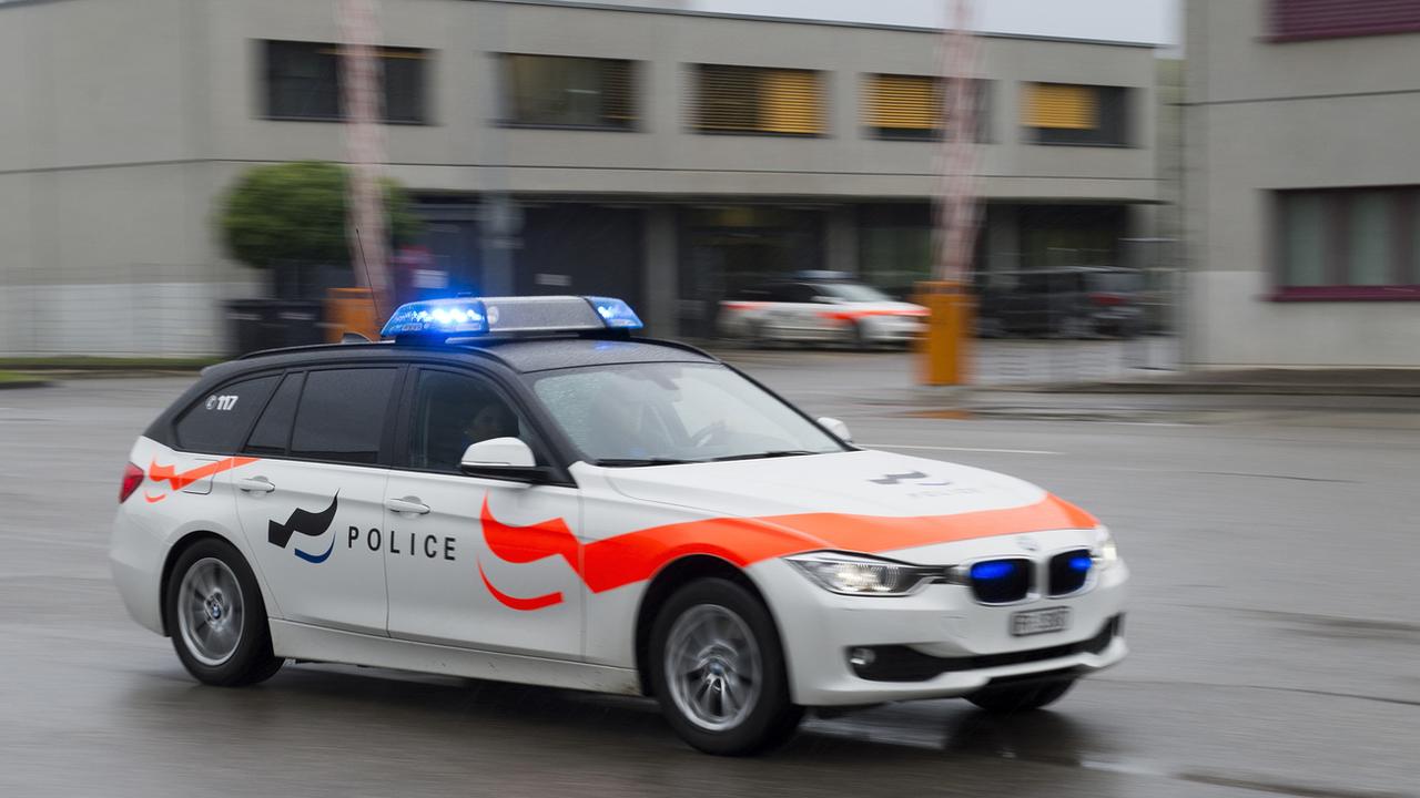La police cantonale de Fribourg a identifié vingt-quatre auteurs présumés de déprédations. [Keystone - Lukas Lehmann]