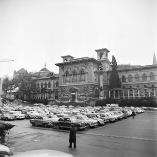 La place de la Riponne à Lausanne en 1965. [Keystone]
