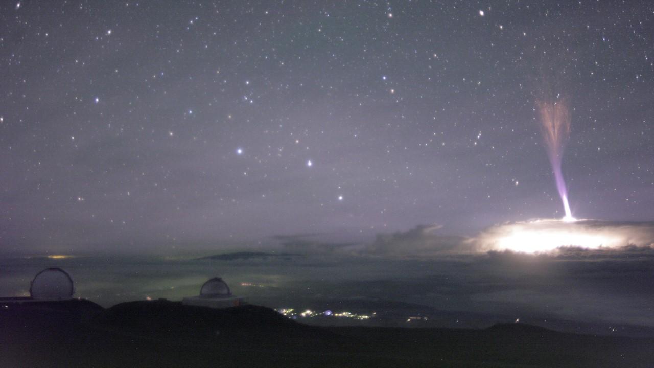 Jet bleu, photographié depuis le Maunakea - Hawaï, le 24 juillet 2017 [Wikicomons - Gemini Observatory]