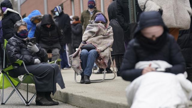 File d'attente devant un centre de vaccination à Paterson (New Jersey), le 21.01.2021. [AP/Keystone - Seth Wenig]