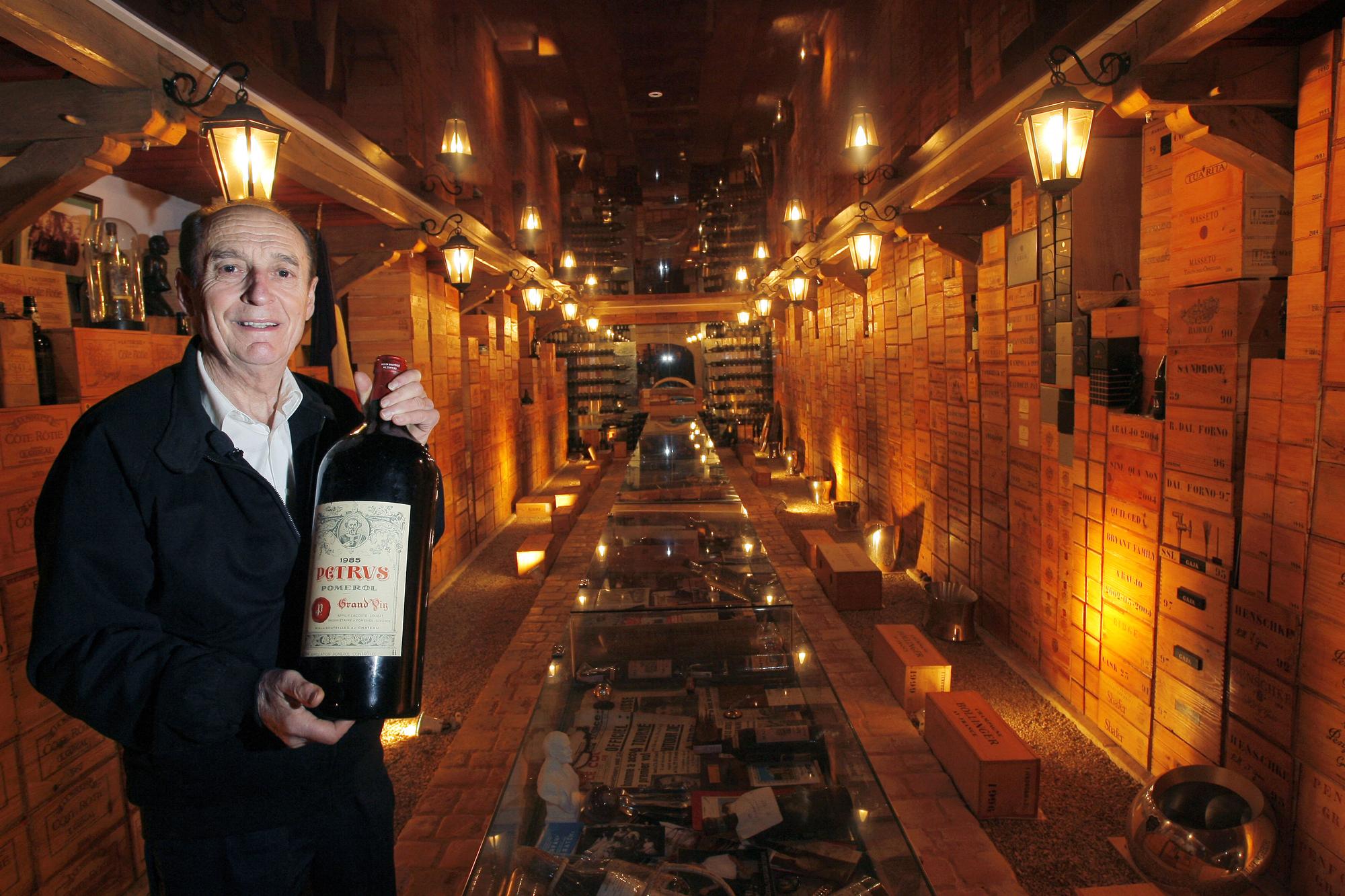 Michel-Jack Chasseuil possède une collection de plus de 40'000 bouteilles (archive). [AFP - Nicolas Tucat]