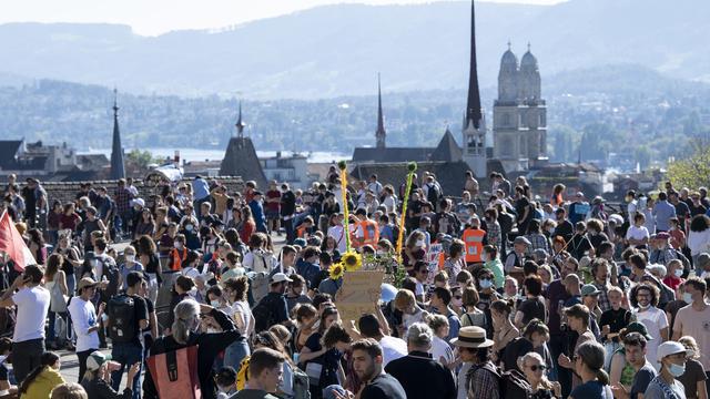 La foule des manifestants de la Grève du climat à Zurich. [Keystone - Ennio Leanza]