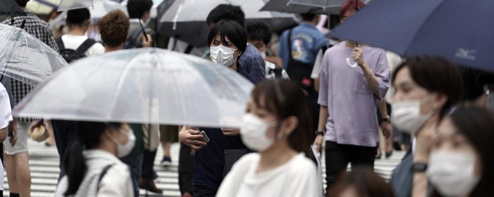 Le Japon suspend plus de 1,6 millions de doses du vaccin Moderna contaminées. [AP Photo/Keystone - Eugene Hoshiko]