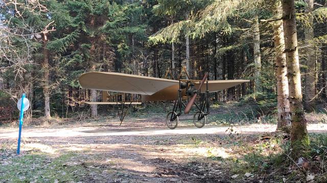 La balade des Carcatchous est une balade en réalité virtuelle dans les bois du Jorat. [RTS - Stéphane Délétroz]