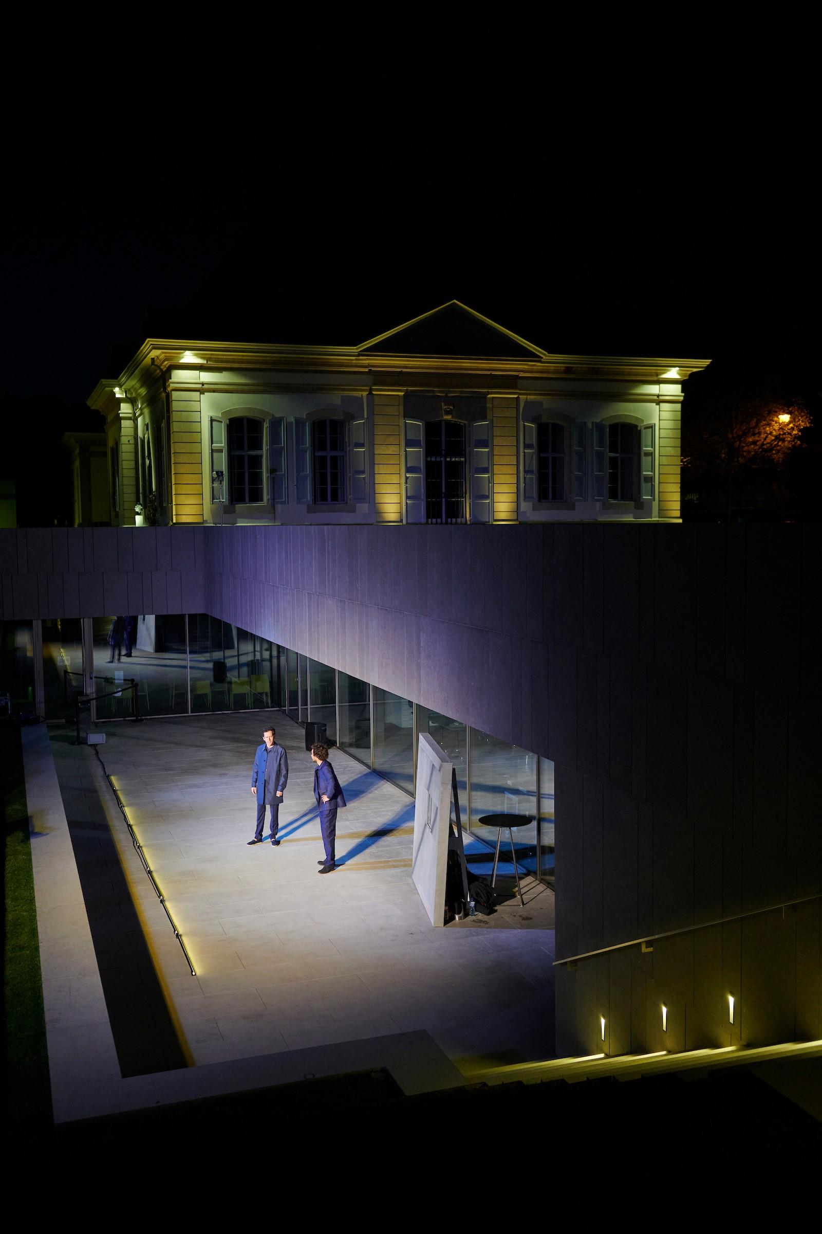 "D'Eux" de Rémi De Vos, mis en scène par Joan Mompart, se joue en plein air dans le jardin de la Fondation Bodmer, à Genève. [Théâtre Le Crève-Coeur - Loris Von Siebenthal]