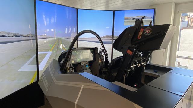 Lockheed Martin installe un simulateur d’avion F35 à Berne. [RTS - Marie Giovanola]