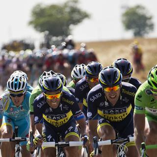 L'Espagnol Alberto Cantador (au centre) lors de la 13e étape du Tour de France, le 12 juillet 2013. [AFP - Jeff Pachoud]