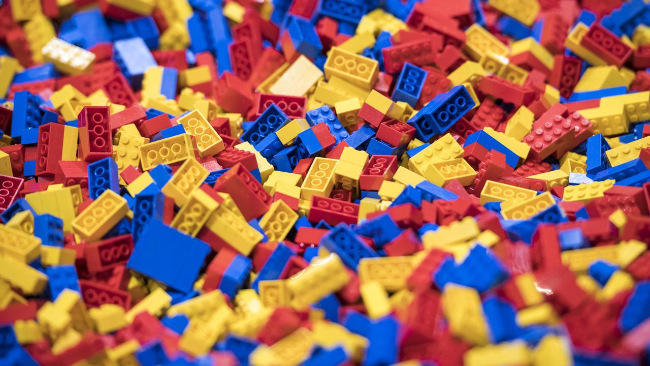 Le danois Lego, l'un des principaux fabricants de jouets dans le monde, a dégagé un bénéfice record en 2020. [KEYSTONE - ADRIEN PERRITAZ]