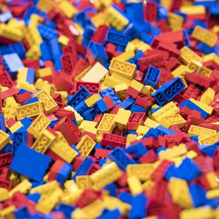 Le danois Lego, l'un des principaux fabricants de jouets dans le monde, a dégagé un bénéfice record en 2020. [KEYSTONE - ADRIEN PERRITAZ]