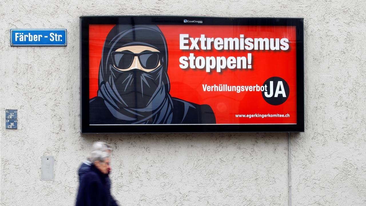 Une affiche de campagne pour le oui à l'initiative dite "anti-burqa" photographiée à Zurich. [Reuters - Arnd Wiegmann]