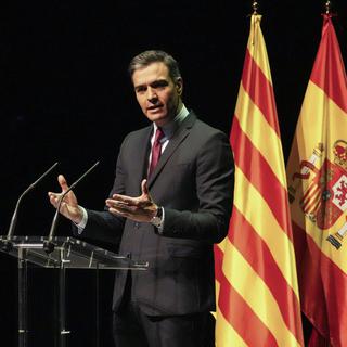 Le Premier ministre espagnol Pedro Sanchez a annoncé lundi à Barcelone que son gouvernement allait donner mardi son feu vert à la grâce controversée de neuf indépendantistes catalans. [Keystone - Emilio Morenatti]