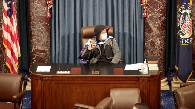 Un partisan pro-Trump dans le Capitole. [AFP - Win McNamee/Getty Images]