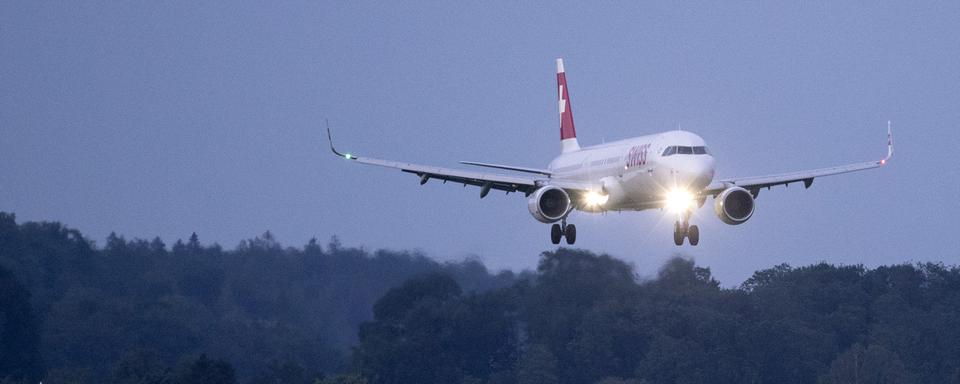 Un avion de Swiss à l'aéroport de Kloten (image d'illustration). [Keystone - Gaetan Bally]