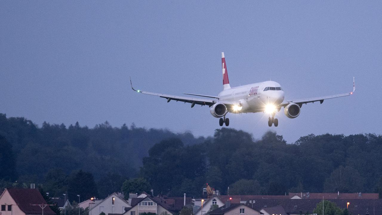 Un avion de Swiss à l'aéroport de Kloten (image d'illustration). [Keystone - Gaetan Bally]