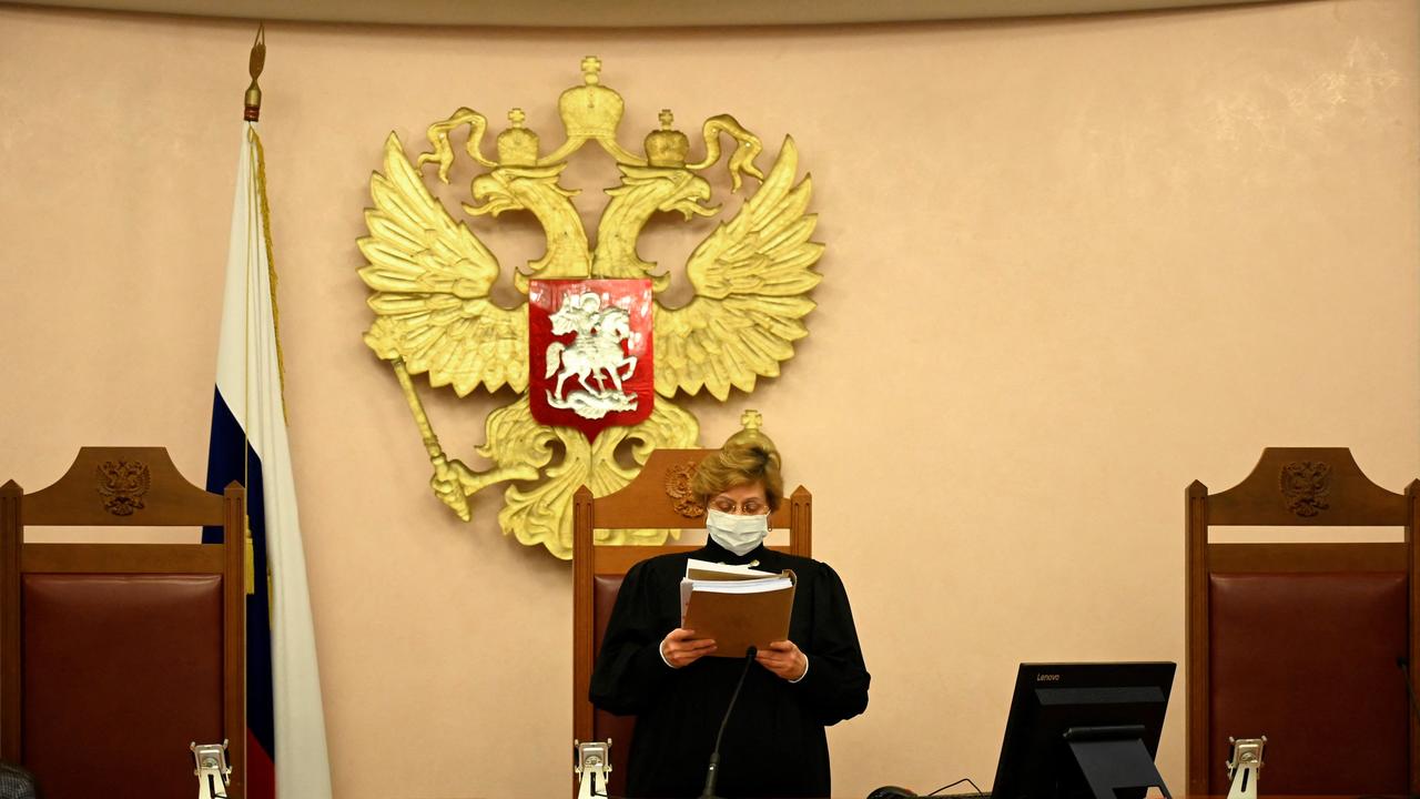 La juge Alla Nazarova annonce la dissolution de l'ONG Memorial International le 28 décembre 2021 à Moscou. [AFP - Natalia Kolesnikova]