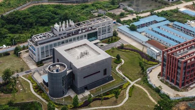 Le laboratoire P4 de Wuhan (à gauche) sur le campus de l'Institut de virologie de Wuhan. [AFP - Hector Retamal]