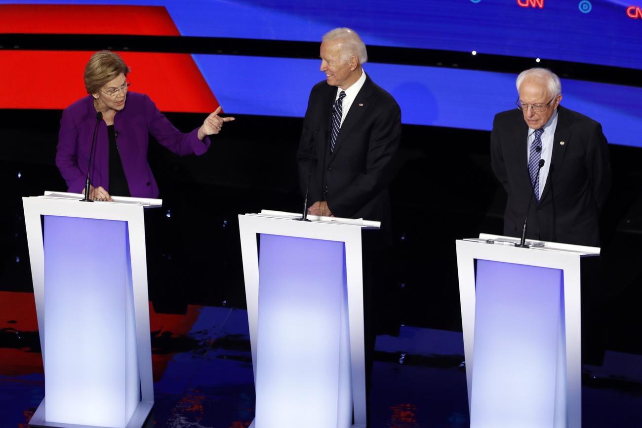 Elizabeth Warren, Joe Biden et Bernie Sanders lors d'un débat préélectoral. [Keystone - Patrick Semansky/AP]