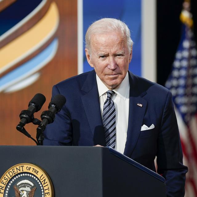 Joe Biden devant la presse à la Maison Blanche, vendredi 10.12.2021. [Keystone - Evan Vucci]