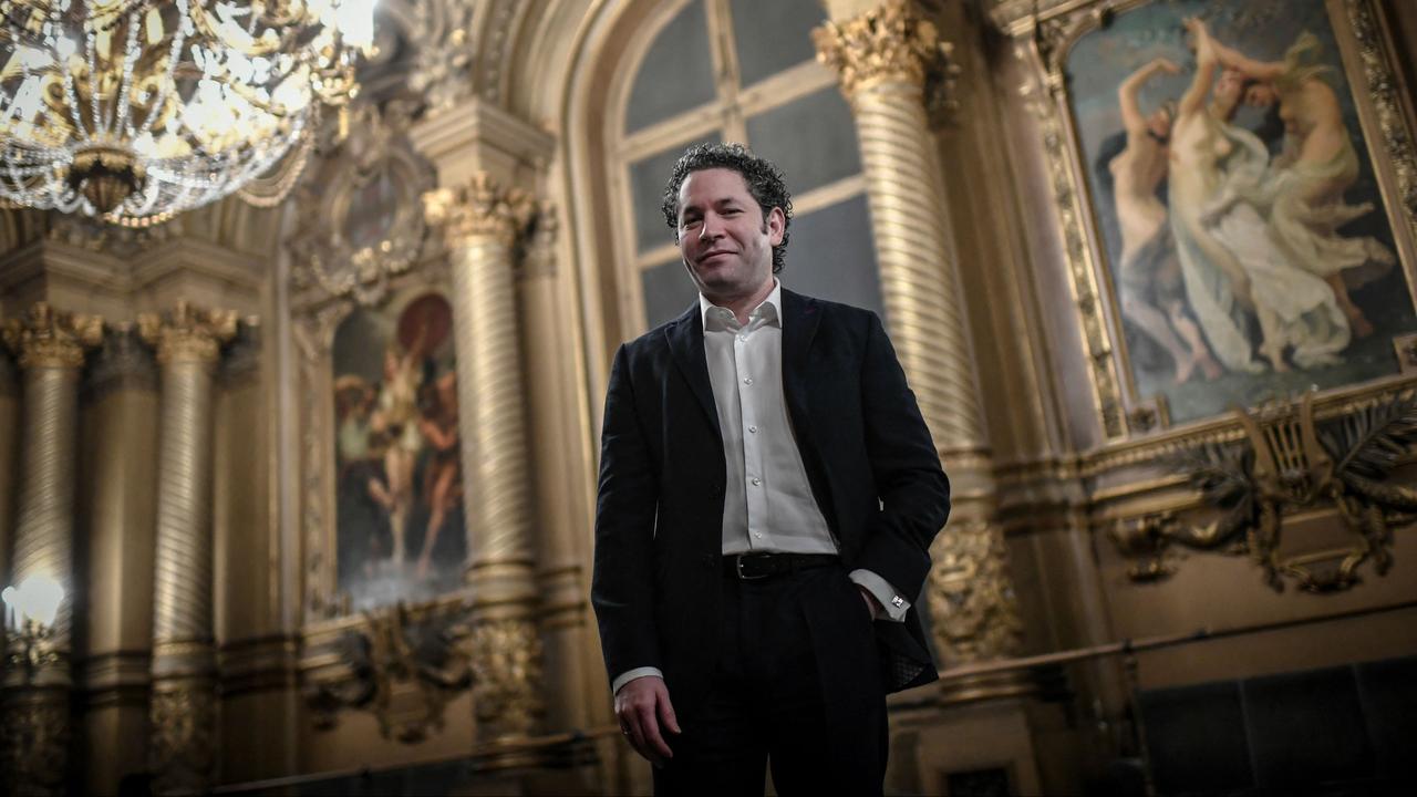 Le chef d'orchestre vénézuélien Gustavo Dudamel au Palais Garnier, à Paris, le 15 avril 2021. [AFP - STEPHANE DE SAKUTIN]