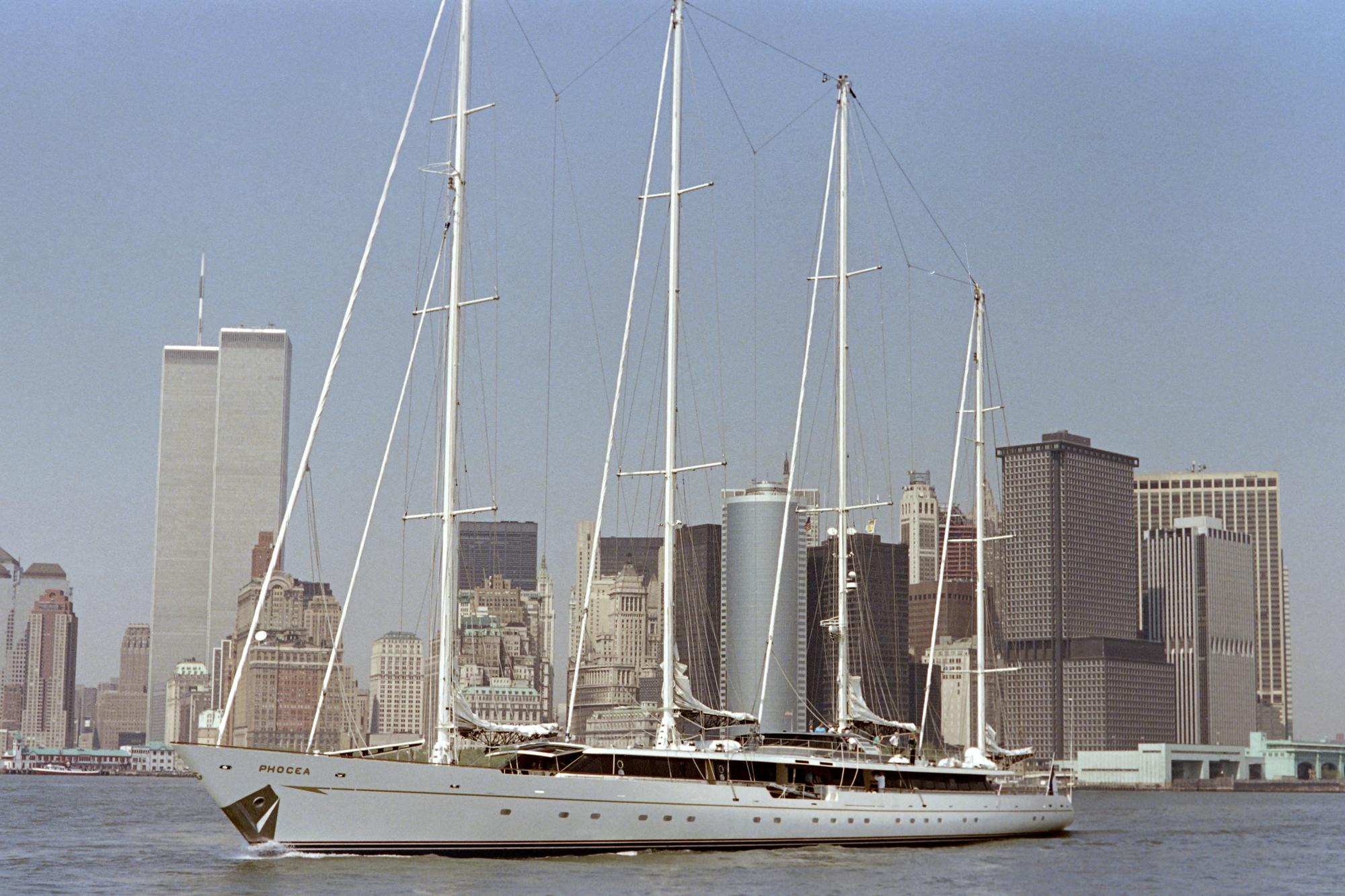Le Phocéa au temps de sa splendeur, en 1988 à New York. [afp - Bill Swersey]