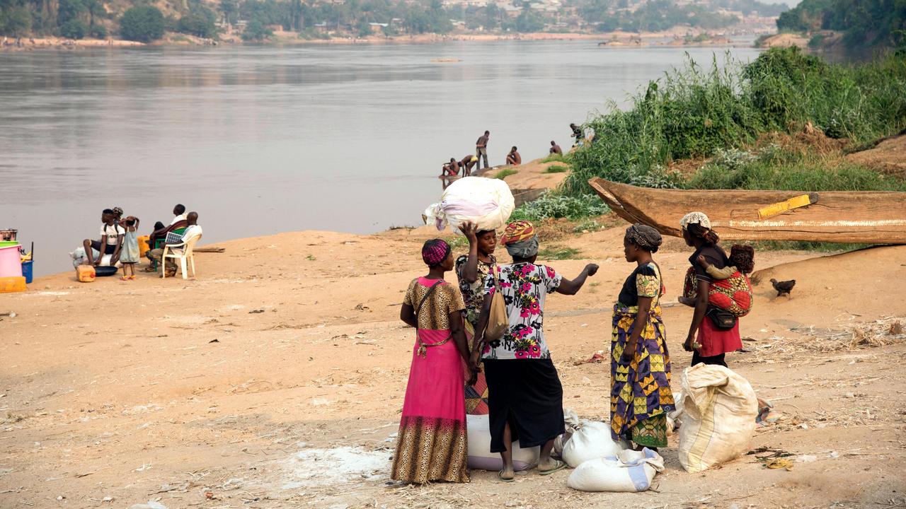 La pollution "catastrophique" de la rivière Kasaï provoquée par des rejets toxiques d'une entreprise minière angolaise a causé la mort d'au moins 12 personnes et des milliers de cas de diarrhées et maladies cutanées dans le sud de la RD Congo. [AFP - JUNIOR D. KANNAH]