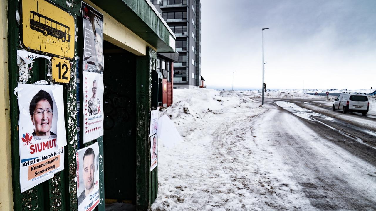 Affiches de campagne dans la capitale, à Nuuk. [EPA - Emil Helms]