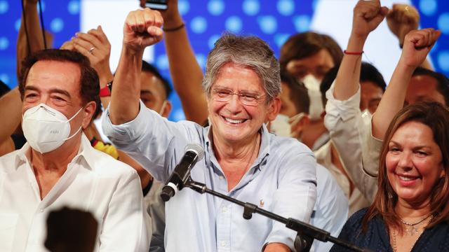 L'ex-banquier conservateur Guillermo Lasso a été élu dimanche président d'Equateur. [Keystone/AP - Angel Dejesus]