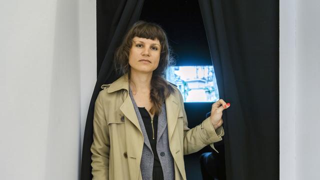 Pauline Julier, lauréate du prix Swiss Arts Award à l'Art Basel en 2021. [KEYSTONE - GEORGIOS KEFALAS]