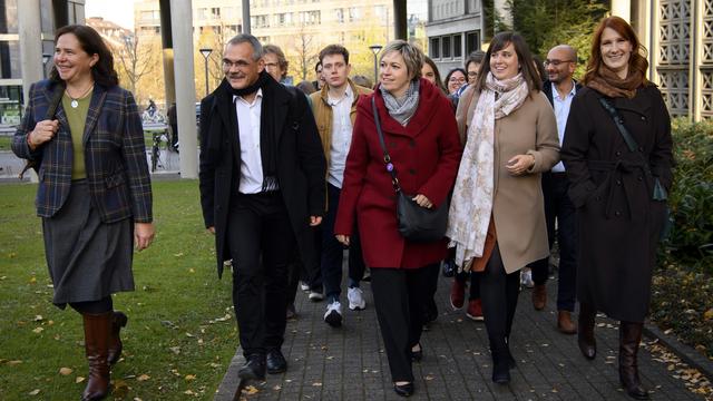 Les candidats de l'alliance de gauche vendredi après-midi à Fribourg. [Keystone - Anthony Anex]