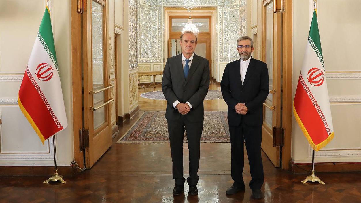 Le vice-ministre iranien des Affaires étrangères Ali Bagheri (droite) et le secrétaire général adjoint du Service européen pour l'action extérieure (SEAE) Enrique Mora, à Téhéran, en Iran, le 14 octobre 2021. [AFP - Iranian Foreign Ministry]