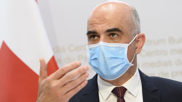 Le conseiller fédéral Alain Berset, en charge de la Santé, lors d'une conférence de presse le 25 mars 2021. [KEYSTONE - Anthony Anex]