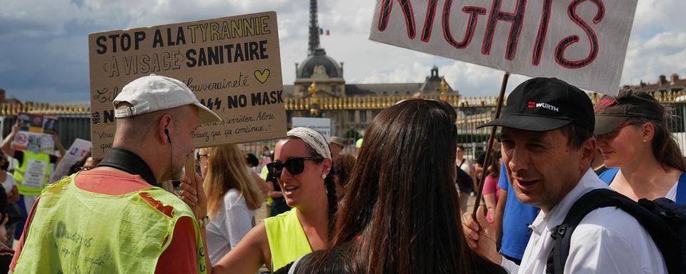 Les Gilets jaunes tentent de rebondir avec les manifs anti-restrictions. [Hans Lucas/AFP - Djoudi Hamani]