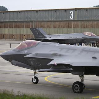 Les contrats pour l'acquisition des F-35 et des unités du système de défense sol-air Patriot sont prêts. [Keystgone - Peter Klaunzer]