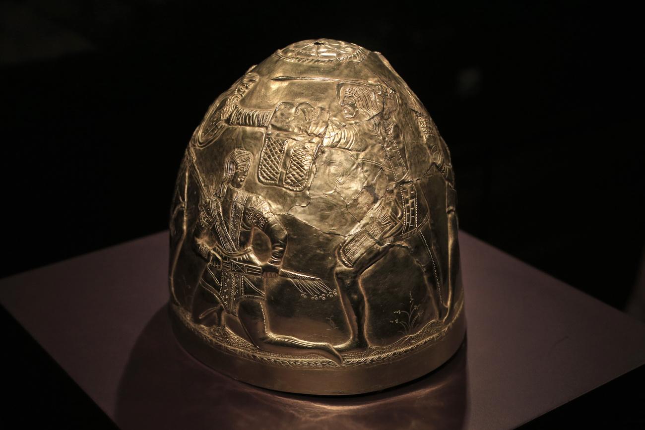 En 2014, un musée d'Amsterdam expose "l'or des Scythes", un fabuleux trésor d'orfèvrerie du 4ème siècle avant Jésus-Christ, conservé en Crimée. [Keystone - AP Photo/Peter Dejong]