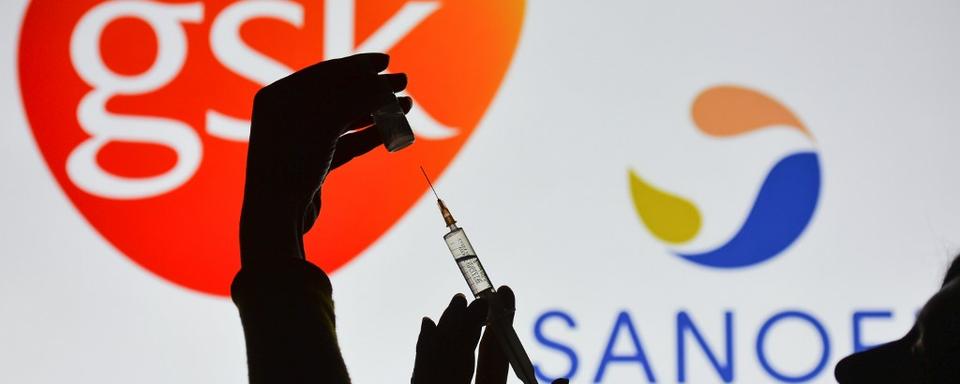 L'Union européenne publie un troisième contrat, signé avec Sanofi et GlaxoSmithKline (GSK). [NurPhoto via AFP - Artur Widak]