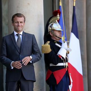 Voulu Par Emmanuel Macron, le bleu français se distingue désormais nettement du bleu européen. [AFP - Thomas Coex]