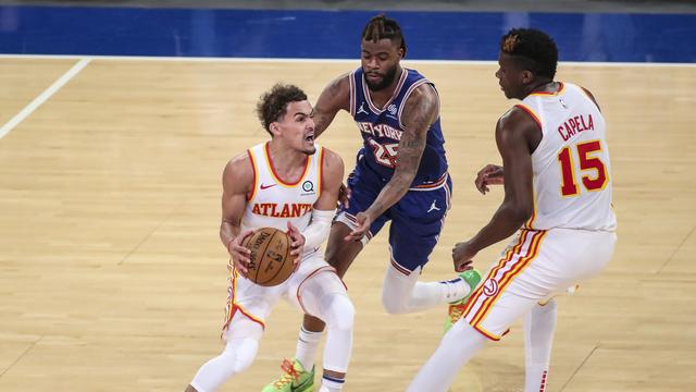 Trae Young et Clint Capela sont venus à bout des Knicks. [Keystone - Wendell Cruz]