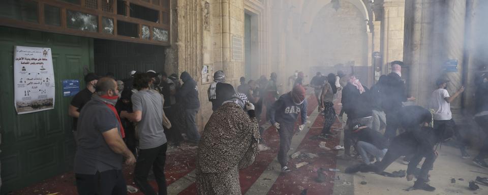 Les affrontements se poursuivent entre Palestiniens et policiers israéliens. [AP Photo/Keystone - Mahmoud Illean]