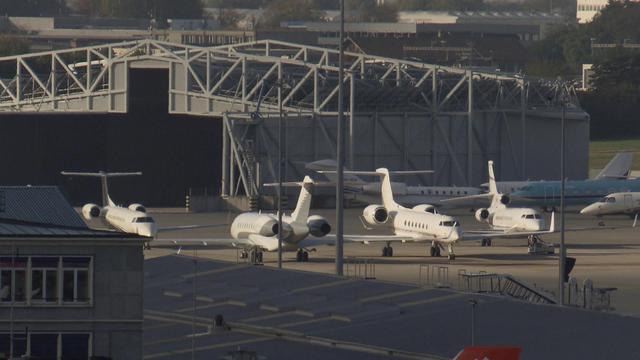 Des jets sur le tarmac de l'aéroport de Genève [RTS - Yann Dieuaide]