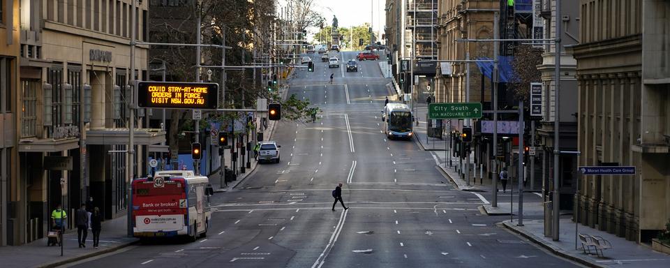 "Stay-at-home orders in force", le confinement sera au minimum en vigueur jusqu'au 16 juillet à Sydney. Australie, le 5 juillet 2021. [Reuters - Loren Elliott]