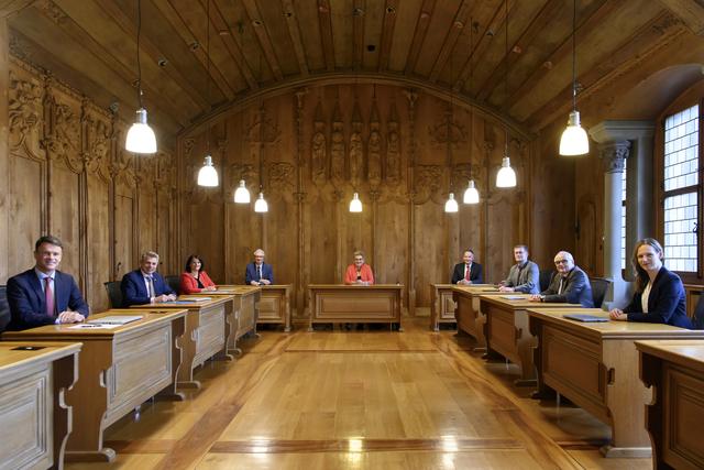 Le Conseil d'Etat bernois dans la salle du gouvernement, le 08.06.2021. [Keystone - Anthony Anex]