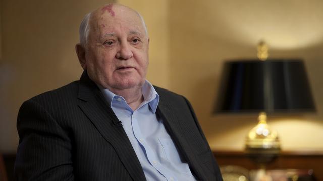 Sur cette photo prise vendredi 9 décembre 2016, l'ancien président soviétique Mikhaïl Gorbatchev parle à l'Associated Press lors d'une interview au siège de sa fondation, à Moscou, en Russie. [AP Photo/Keystone - Ivan Sekretarev]