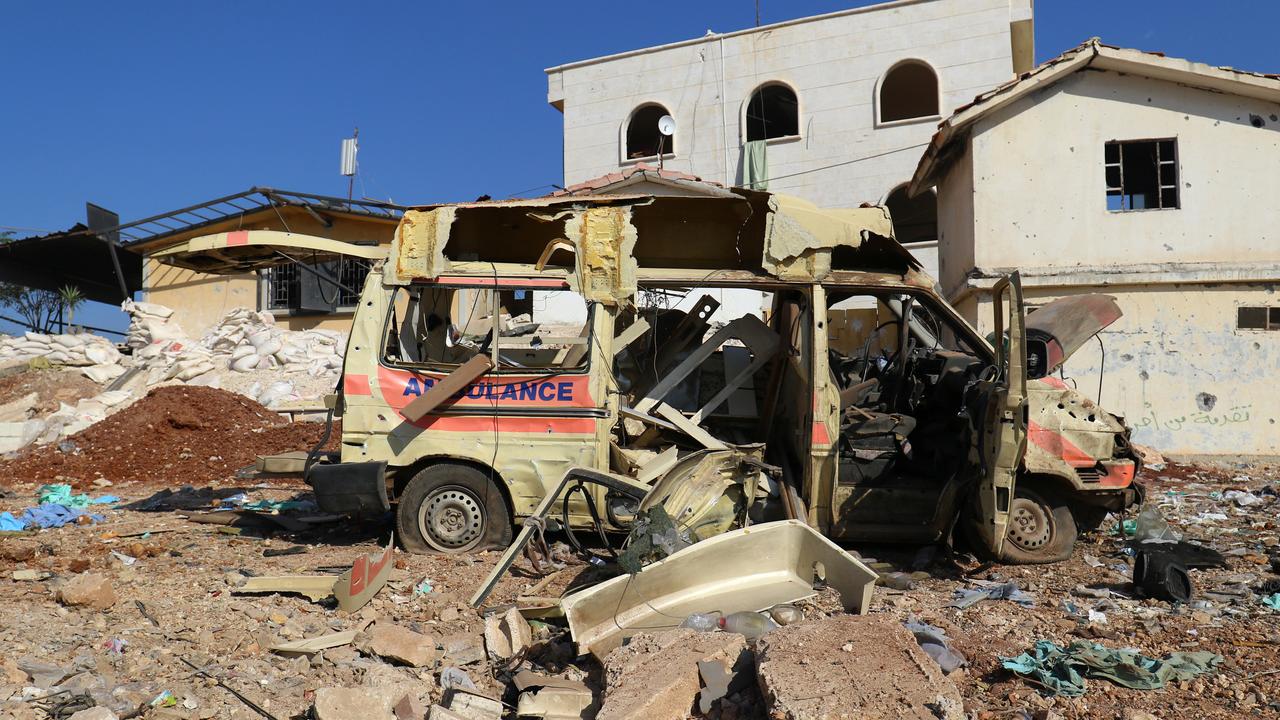 Une ambulance a été détruite lors d'une frappe aérienne dans la ville d'Atareb, le 15 novembre 2016. [Reuters - Ammar Abdullah]