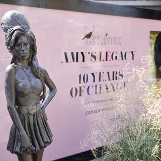 Une statue d'Amy Winehouse dans le quartier de Camden de Londres. [AFP - Tolga Akmen]